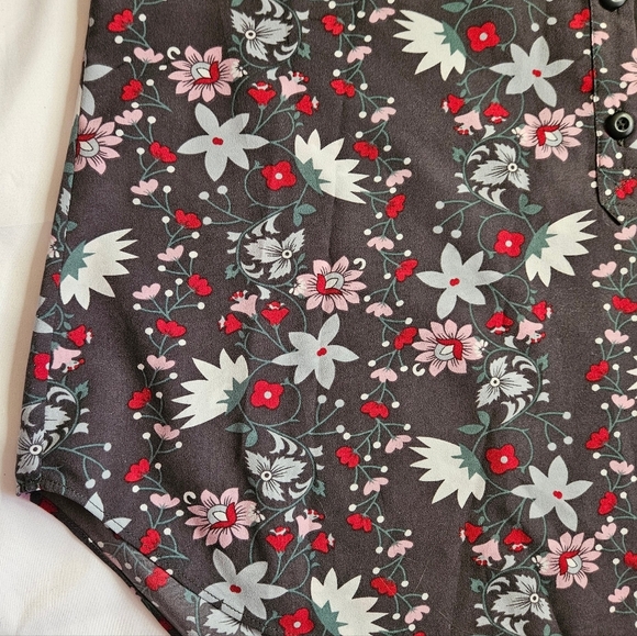 Cabi Womens Gray Floral Sheer Button Up Sleeveless Top Size XS - Picture 3 of 12